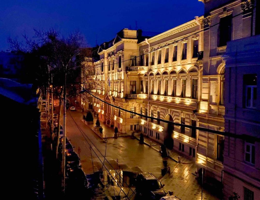 Central Location King Size Bed Tbilisi Buitenkant foto
