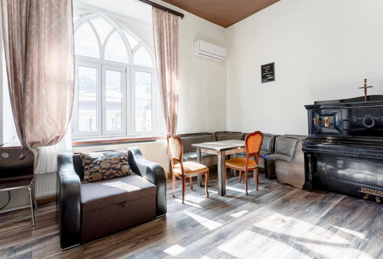 Central Location King Size Bed Tbilisi Buitenkant foto