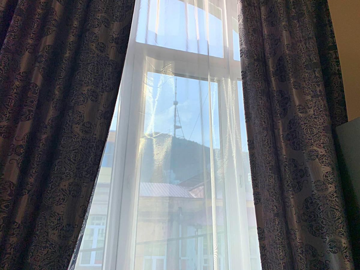 Central Location King Size Bed Tbilisi Buitenkant foto